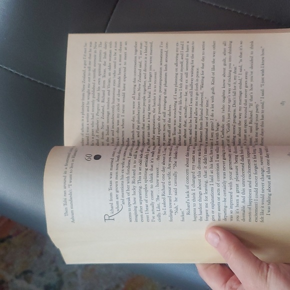 Eat Pray Love by Elizabeth Gilbert paperback - Picture 6 of 9